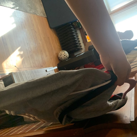 Cropped Sweatshirt - Picture 3 of 5